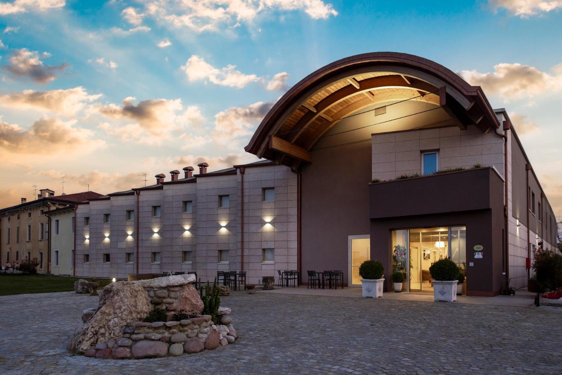 Hotel La Caporala Castel d'Azzano Exterior foto