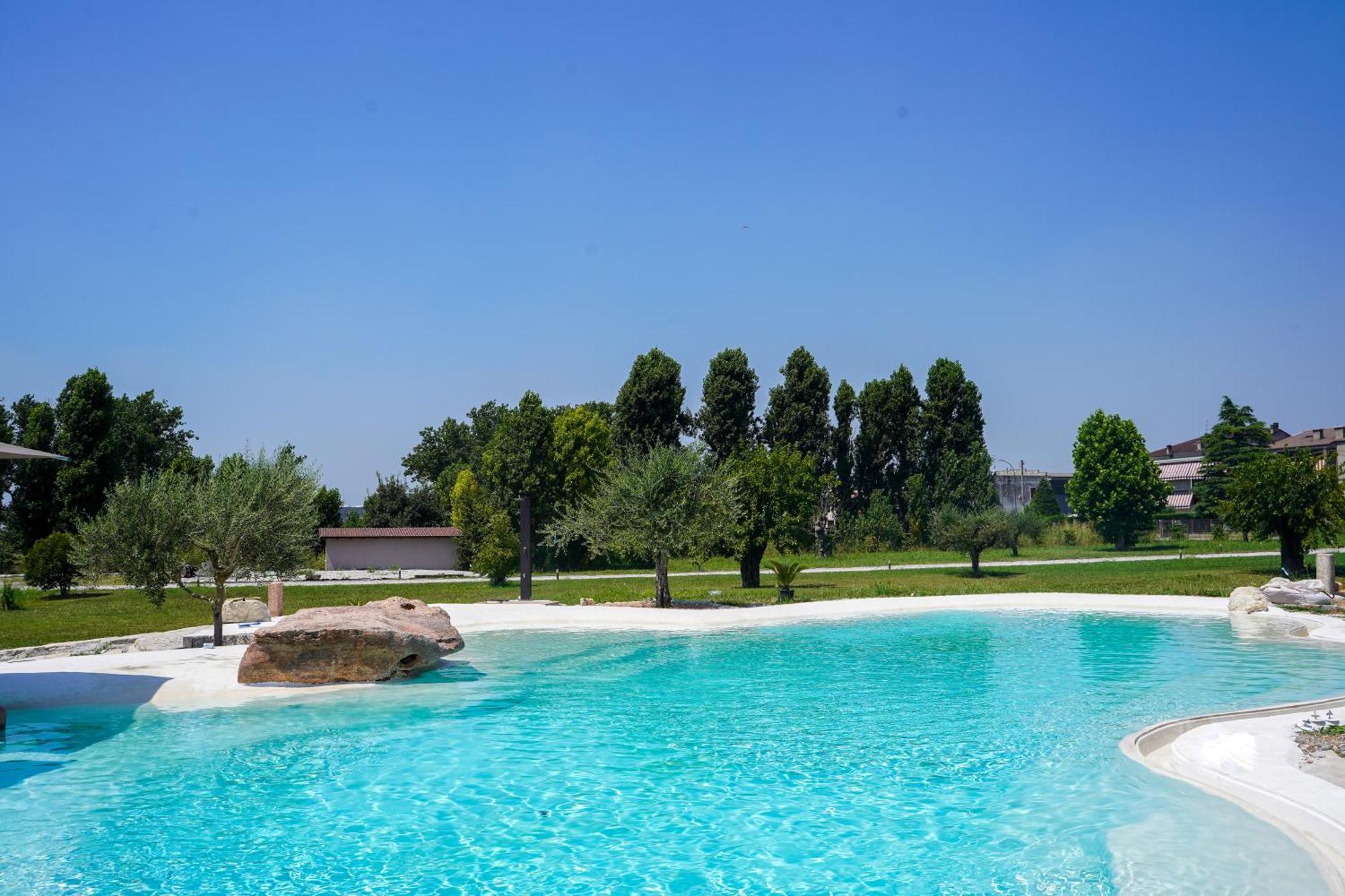 Hotel La Caporala Castel d'Azzano Exterior foto